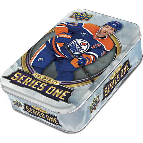 2025-26 Upper Deck Series 1 Hockey Retail Tin med samlarkort för NHL-fans.