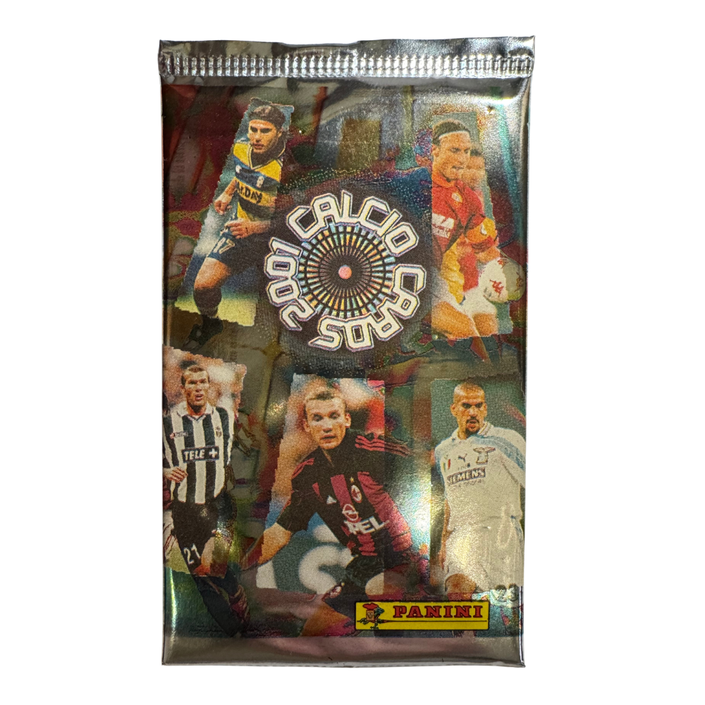 Panini Calcio 2001 oöppnat boosterpaket med italienska fotbollskort och samlarbilder.