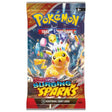 Pokémon Scarlet & Violet 8 Surging Sparks boosterpack, samlarkort med motiv av Pikachu och Terastal-fenomenet.