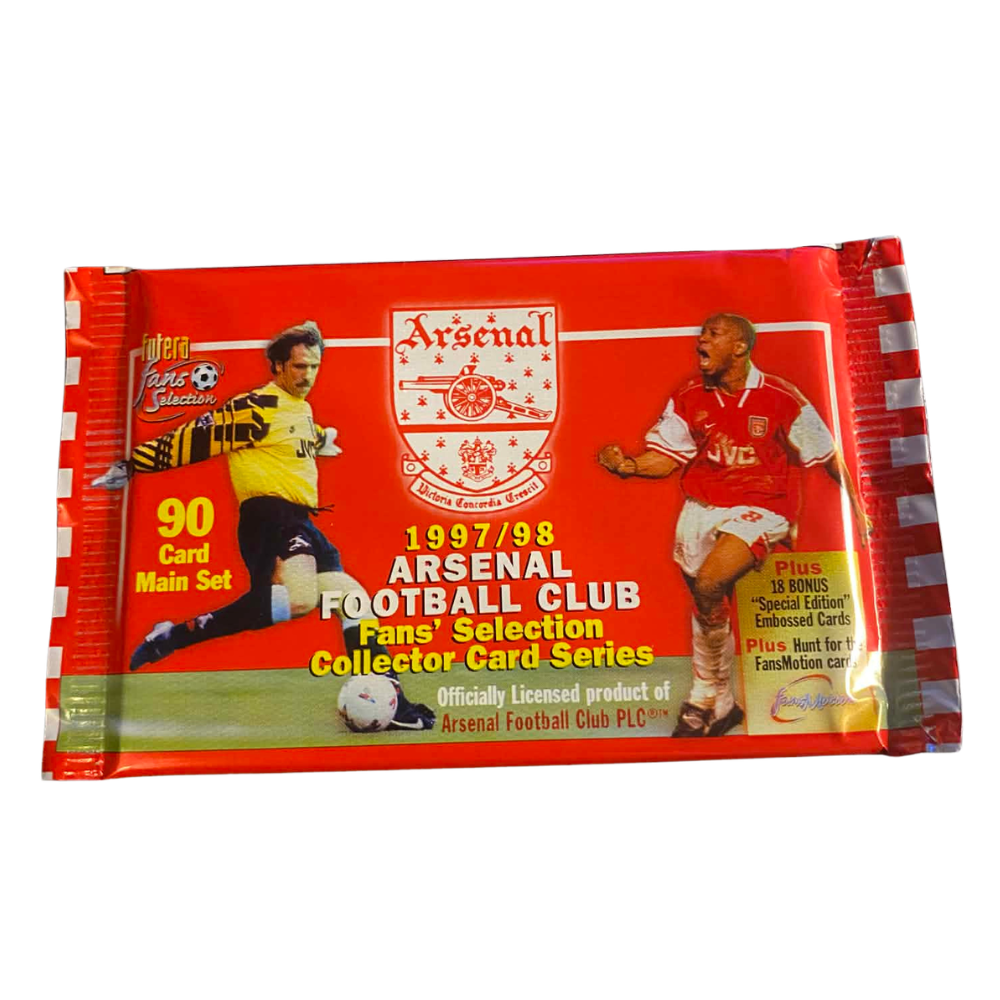 Oöppnat Futera Arsenal Fans Selection 97/98 pack med fotbollskort.