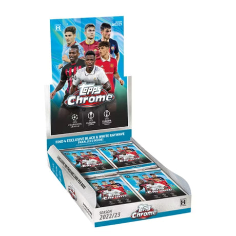 Fotbollskort i en 2022-23 Topps Chrome Lite Box med UEFA Champions League-samlarbilder.